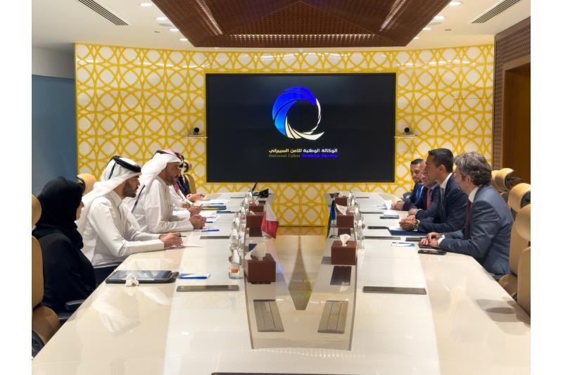 رئيس الوكالة الوطنية للأمن السيبراني يجتمع مع الممثل الخاص للاتحاد الأوروبي لمنطقة الخليج
