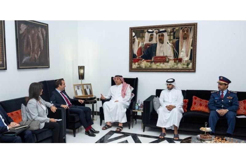 نائب رئيس مجلس الوزراء ووزير الدولة لشؤون الدفاع يلتقي وزير الجيوش الفرنسي