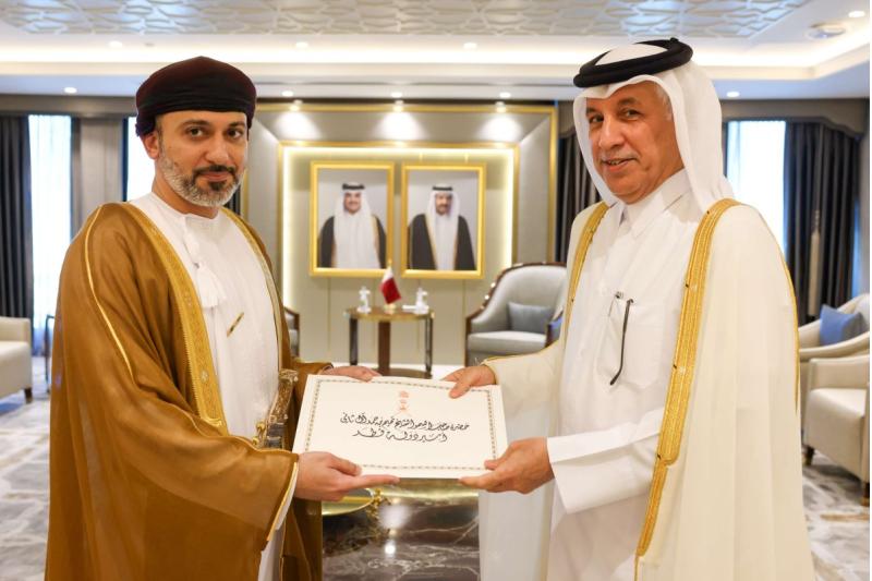 وزير الدولة للشؤون الخارجية يتسلم نسخا من أوراق اعتماد سفراء البرازيل وعمان والصومال