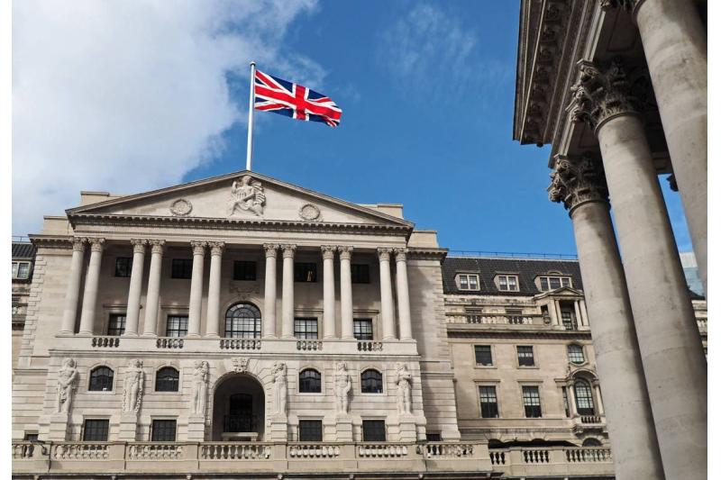 وزارة الخزانة البريطانية تطالب الوزراء بخفض مخصصات الهدايا