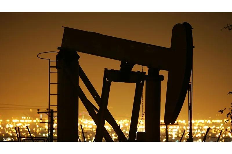 النفط يهبط بفعل تحديات الاقتصاد الصيني