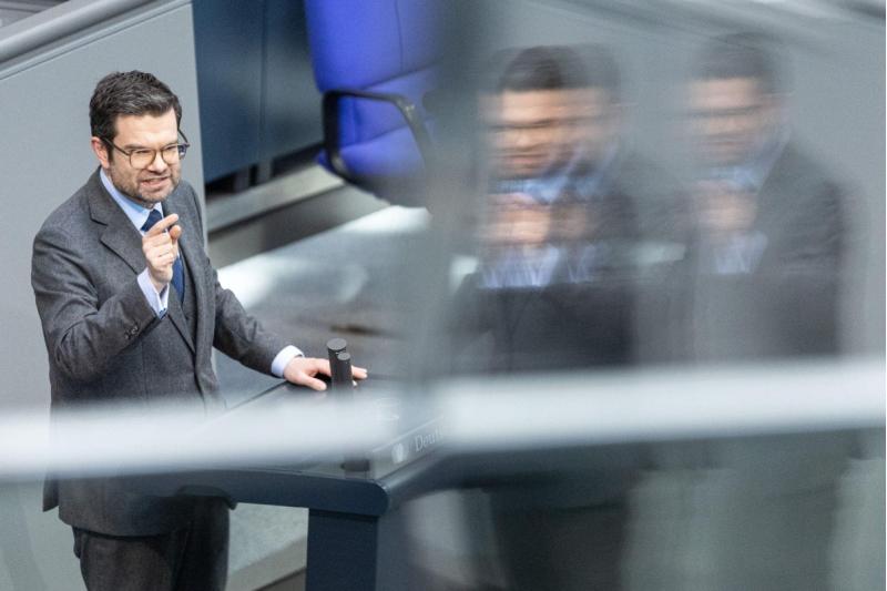 وزير العدل الألماني يعارض قانون سلاسل الإمداد