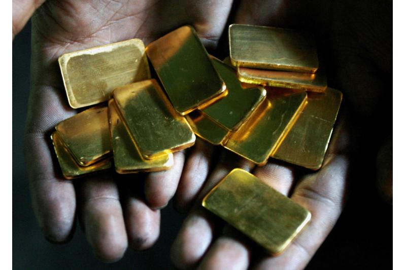 تراجع الذهب مع صعود الدولار وعوائد سندات الخزانة الأمريكية