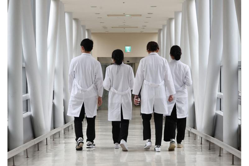 أزمة الرعاية الصحية تتفاقم في كوريا الجنوبية مع انسحاب أكثر من 9 آلاف طبيب من العمل