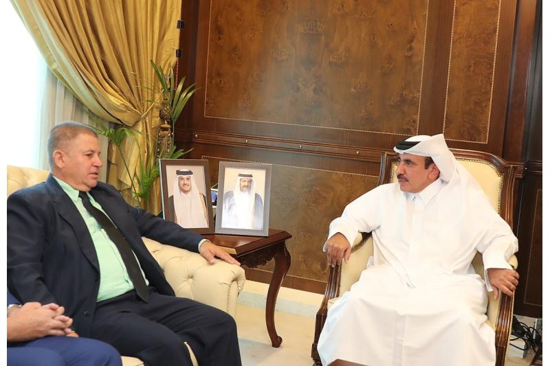 وزير المواصلات يجتمع مع رئيس معهد الطيران المدني الكوبي