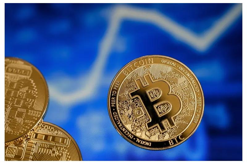 بتكوين تقفز لقمة غير مسبوقة عند 70 ألف دولار لفترة وجيزة