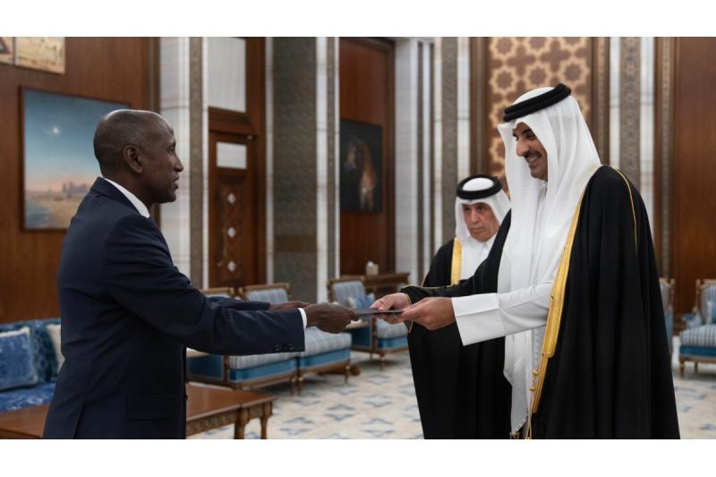 سمو الأمير يتسلم أوراق اعتماد خمسة سفراء جدد لدى الدولة