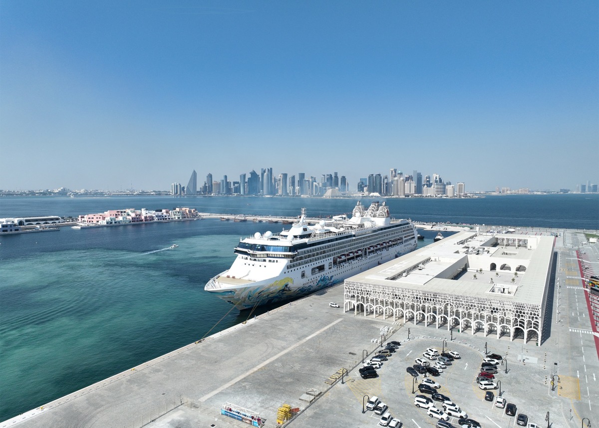 انطلاق موسم الرحلات البحرية 2024/2025 في قطر بوصول الباخرة السياحية الفاخرة ريزورتس ورلد وان