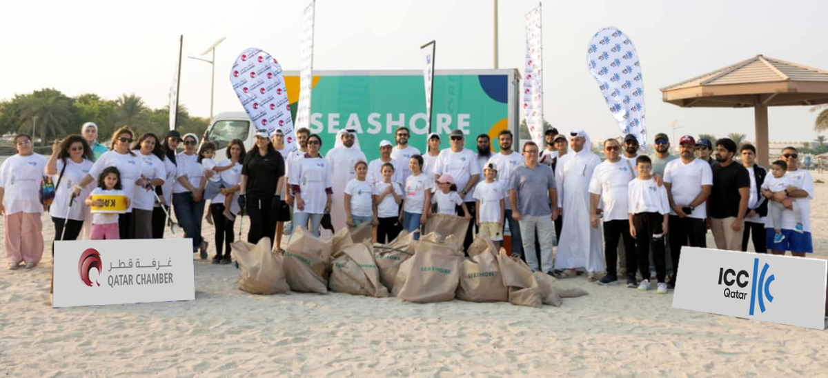 غرفة قطر تشارك في مبادرة تنظيف الشواطئ