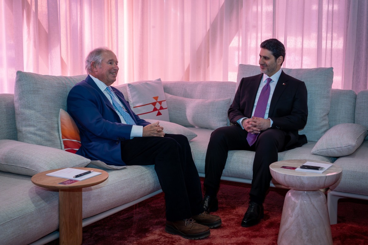 محافظ مصرف قطر المركزي يجتمع مع رئيس مجلس إدارة شركة بلاكستون