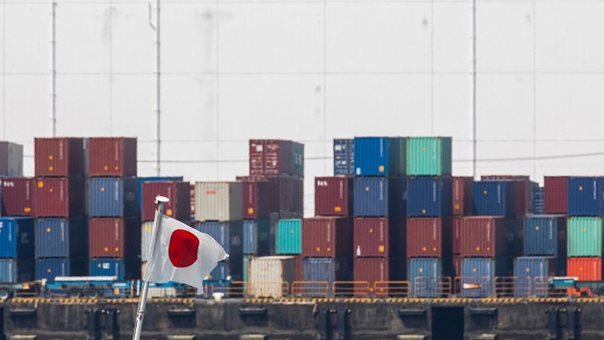 وتضغط التعريفات الجمركية على صادرات اليابان إلى أمريكا وتقلل من الفائض التجاري