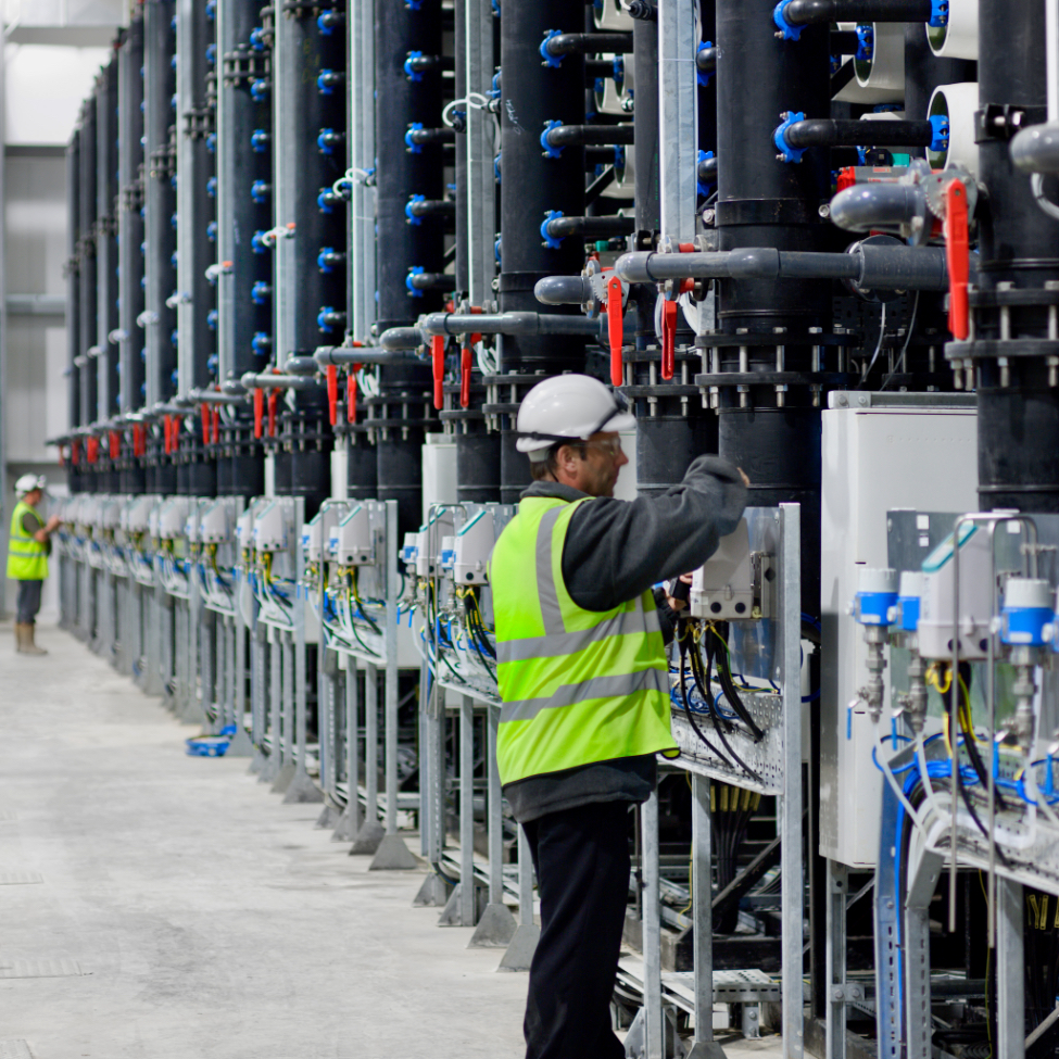 محطة أم الحول لتحلية المياه بالتناضح العكسي تحقق مليوني ساعة عمل آمنة دون وقوع إصابات