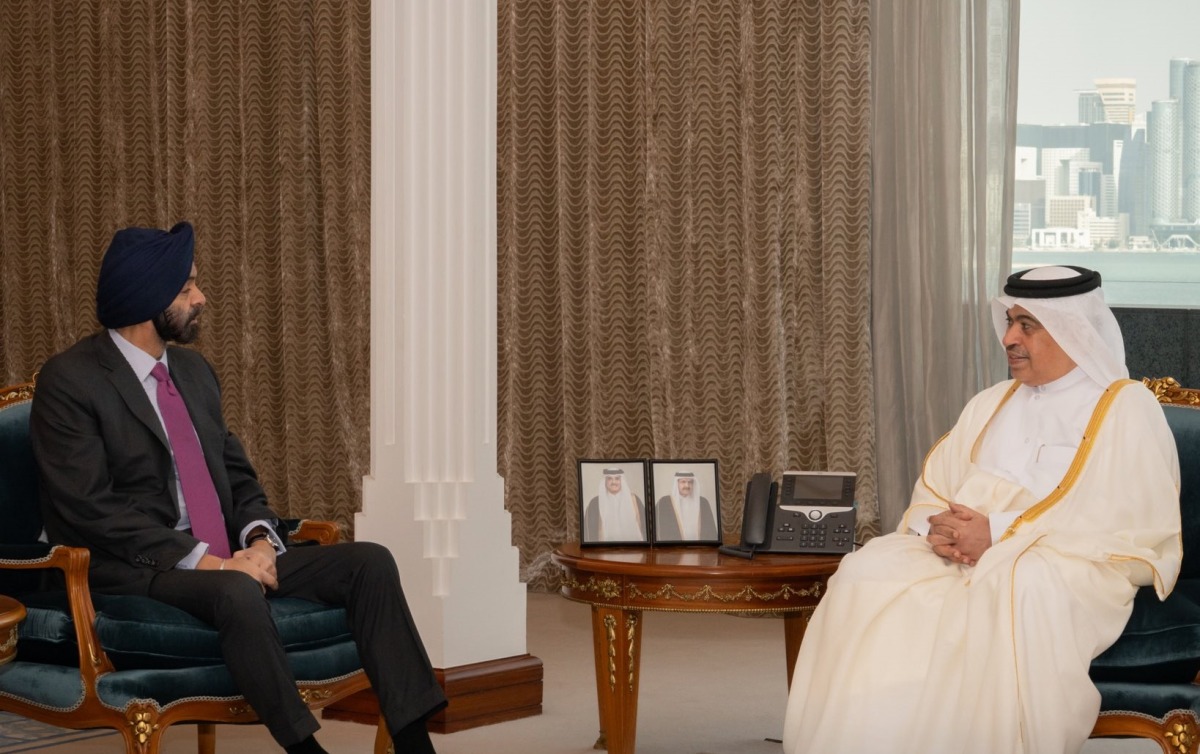 وزير المالية يلتقي رئيس مجموعة البنك الدولي ويستعرض علاقات التعاون في مجالات الاستثمار والمالية والاقتصاد