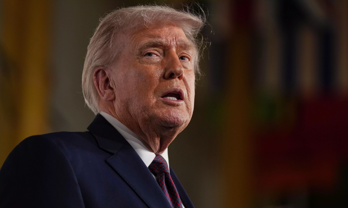 ترامب يلوح بفرض رسوم جمركية على موردي النفط لكوبا