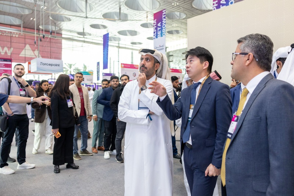 وزير التجارة والصناعة يزور قمة قطر للويب 2026