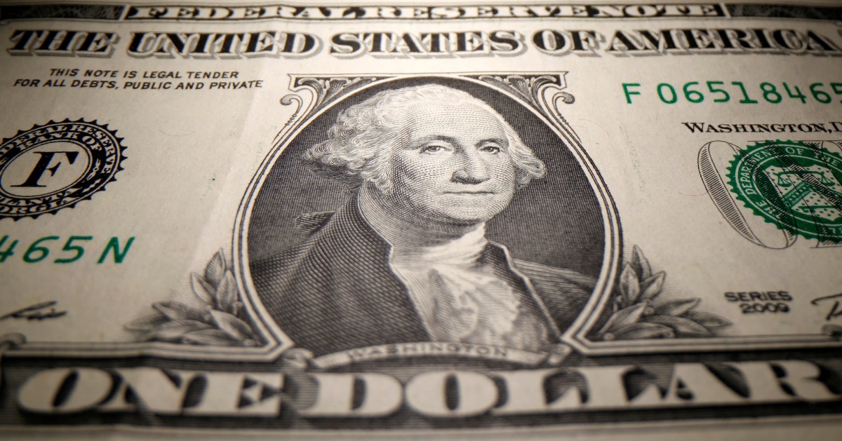 ويتعافى الدولار وسط ترقب لقرارات الفائدة الأوروبية والبريطانية