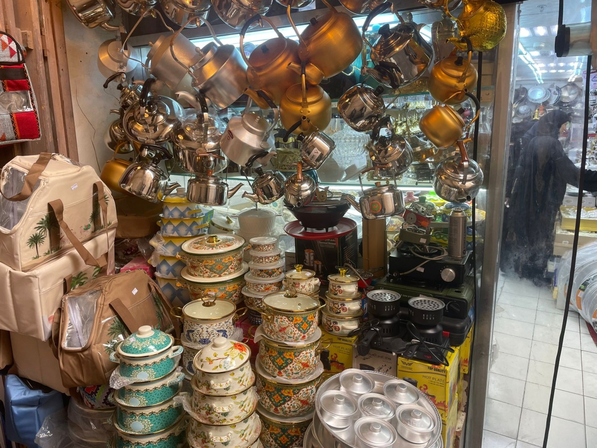 المرأة تحيي سوق الأدوات المنزلية قبل شهر رمضان