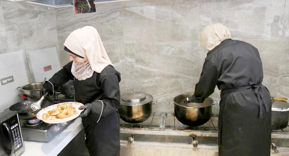 الأكل المنزلي.. خدمة منتشرة خلال شهر رمضان وبأسعار يحددها مزود الخدمة