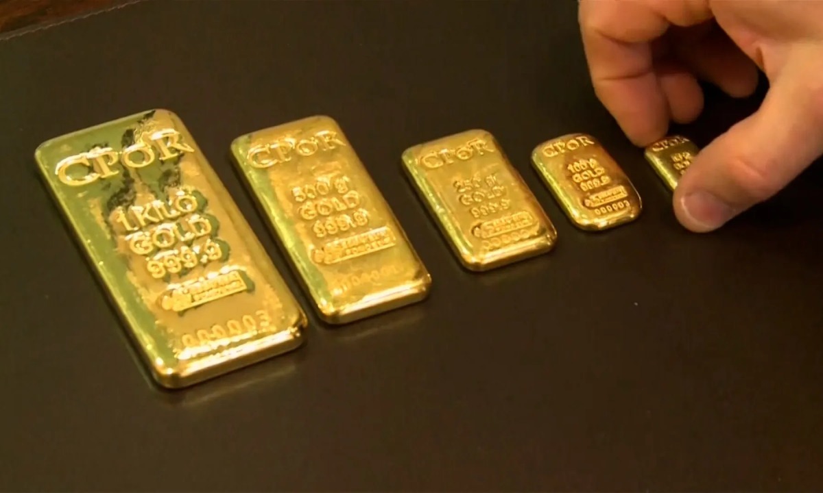 وتراجع الذهب 0.4% مع صعود الدولار وترقب بيانات التضخم الأمريكية