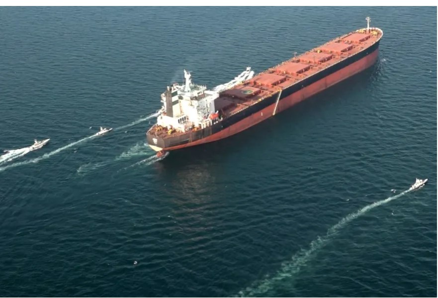 جولدمان ساكس يحذر من قفزة قد تتجاوز 130% إذا تعطل الشحن لمدة شهر