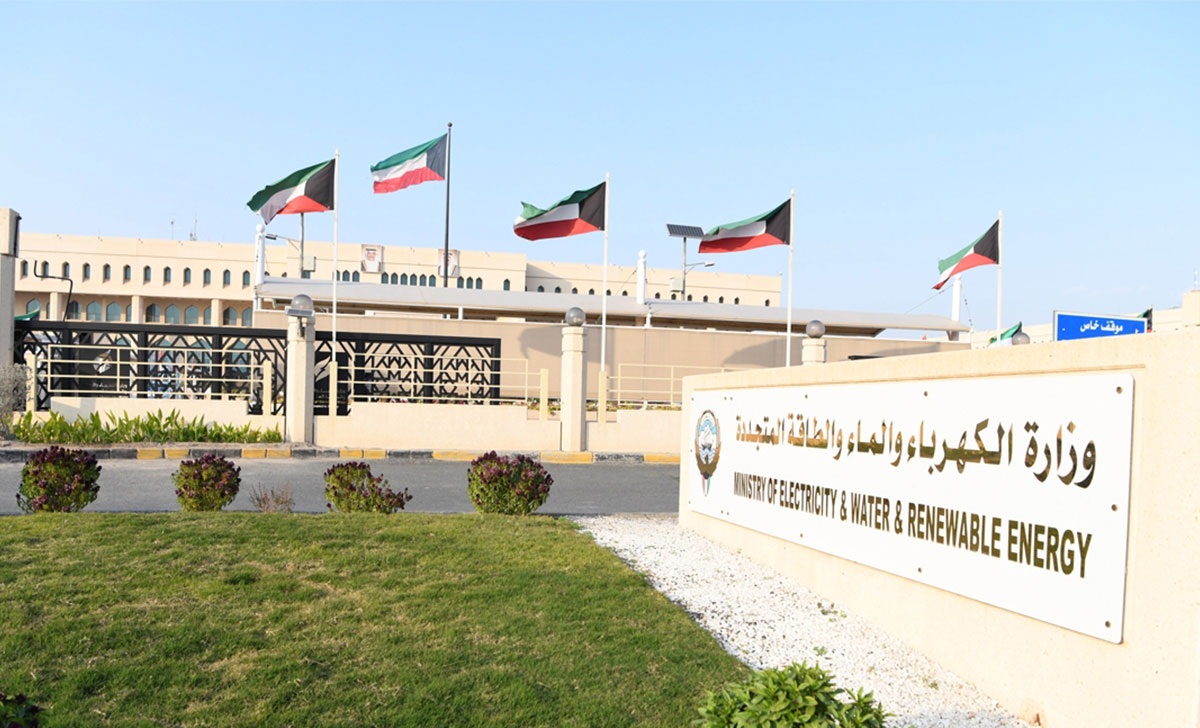 الكويت: خروج 6 خطوط نقل كهرباء عن الخدمة بسبب سقوط شظايا طائرة مسيرة