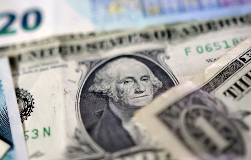 ويقترب الدولار من أعلى مستوياته هذا العام وسط مخاوف تضخمية من ارتفاع أسعار النفط