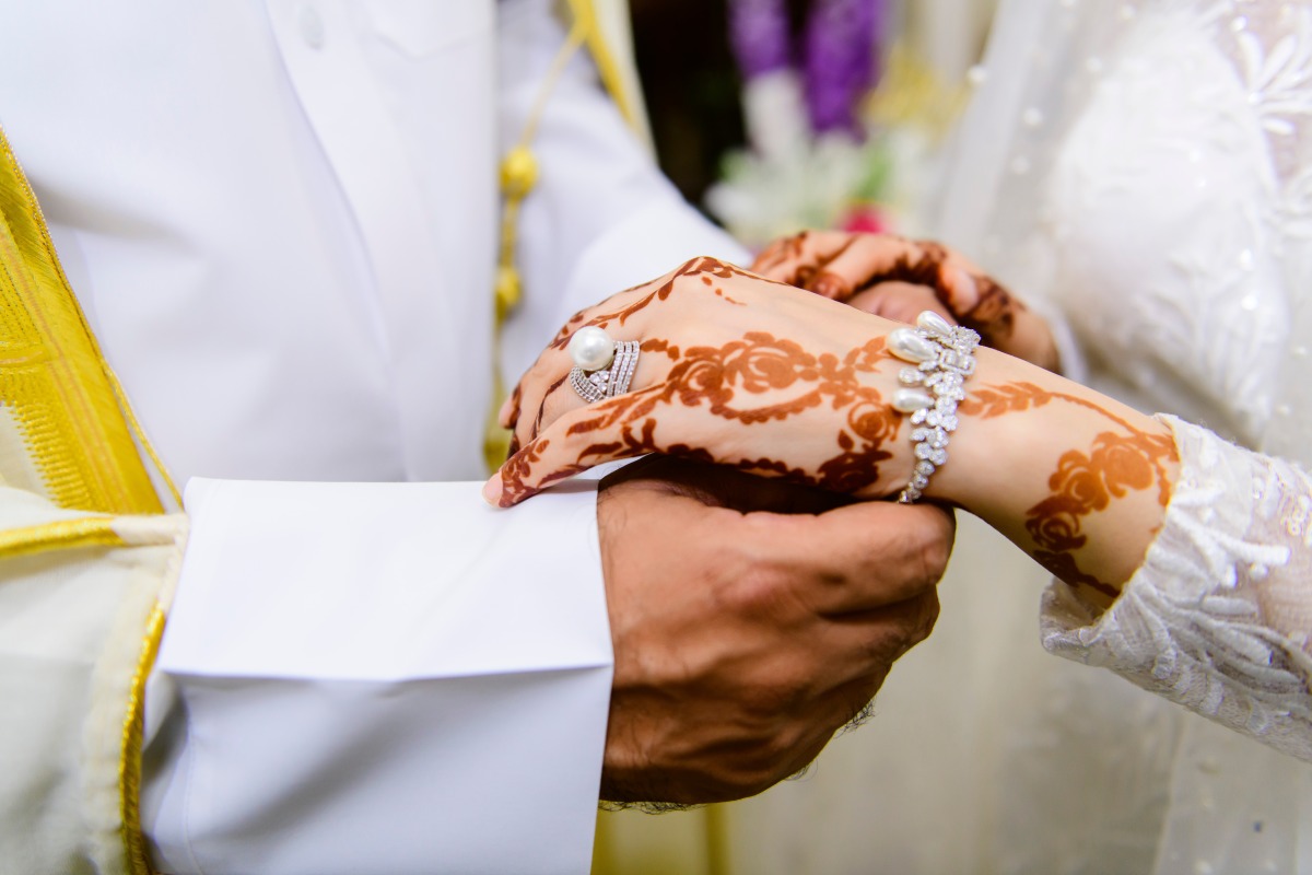 مهور الزواج.. ظاهرة فرضتها العادات ويدفع ثمنها المقبلون على الزواج