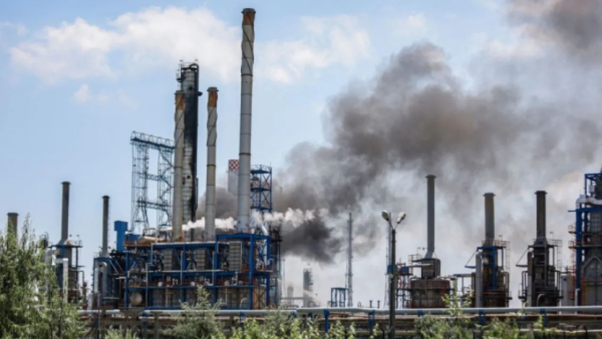 استهدف هجوم بطائرة بدون طيار مصفاتين في الكويت، دون وقوع إصابات