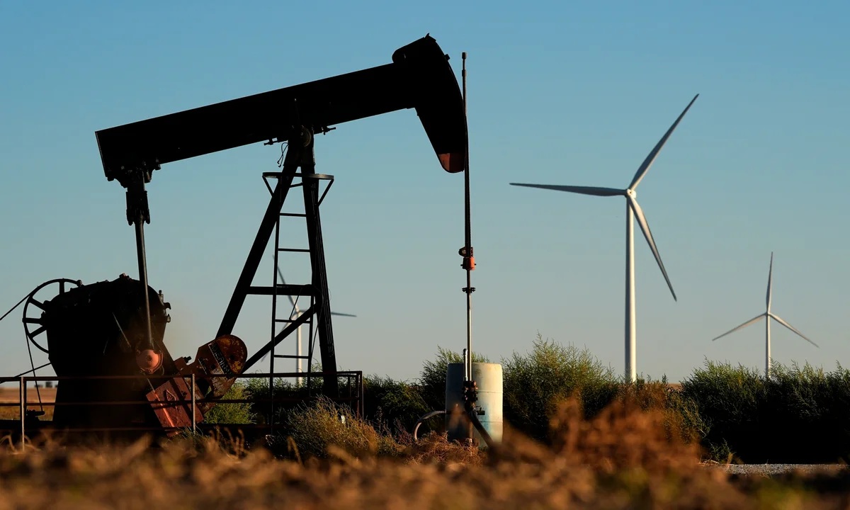 النفط يرتفع بأكثر من 1% مع استمرار التقلبات في الشرق الأوسط