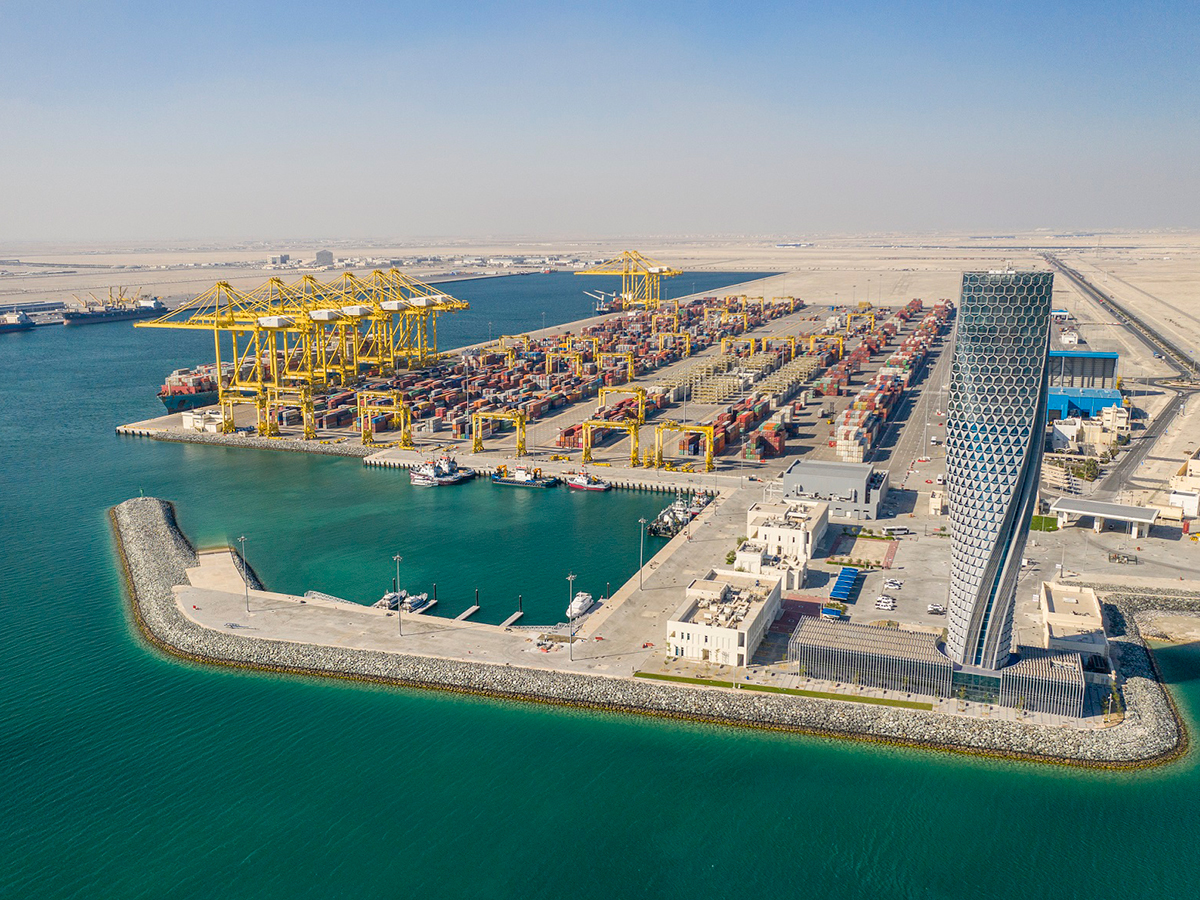 مواني قطر قامت بمناولة 44.456 حاوية و71 ألف طن بضائع في مارس 2026