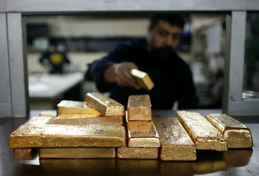 الذهب يتراجع أكثر من 1% وينهي موجة من المكاسب بتصعيد أميركي ضد إيران