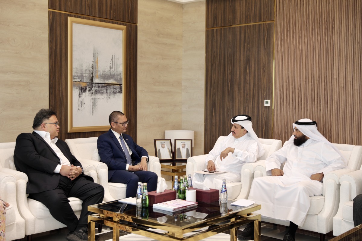 رئيس غرفة قطر يبحث التعاون التجاري مع ماليزيا