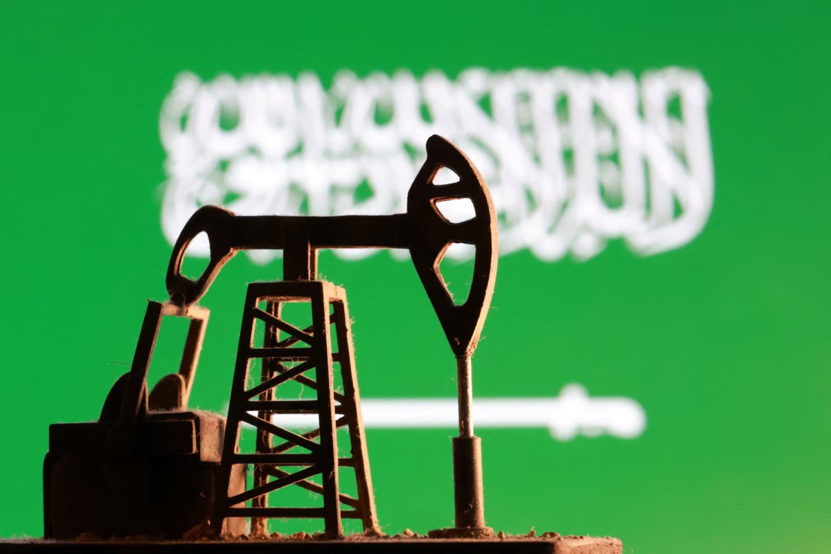 السعودية تعلن عودة المنشآت النفطية والخط الشرقي الغربي إلى طاقتها التشغيلية