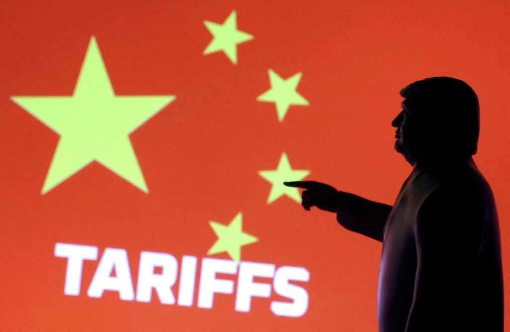 ويهدد ترامب بفرض رسوم جمركية بنسبة 50% على الصين إذا قدمت الدعم العسكري لإيران