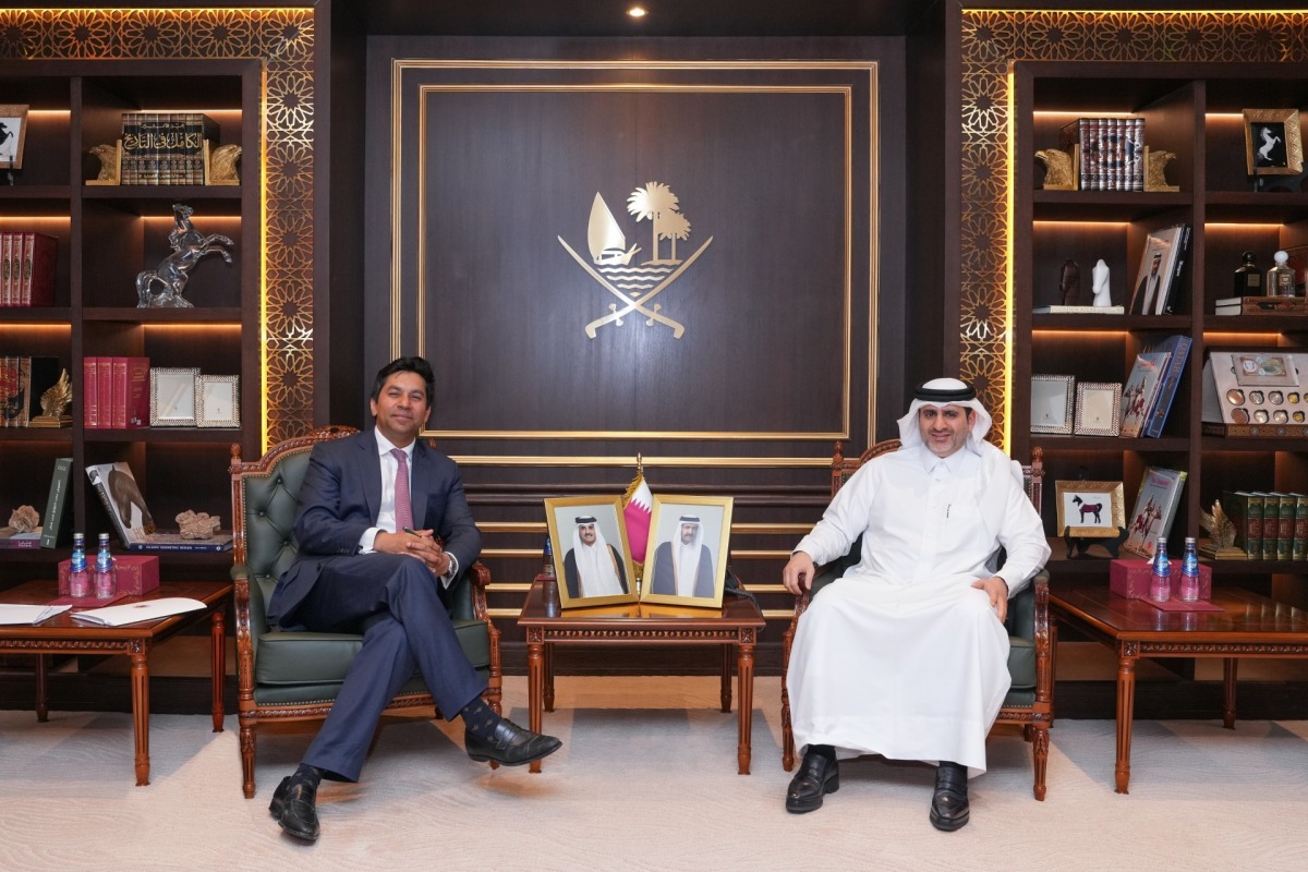محافظ مصرف قطر المركزي يجتمع مع كبير مستشاري رئيس وزراء المملكة المتحدة