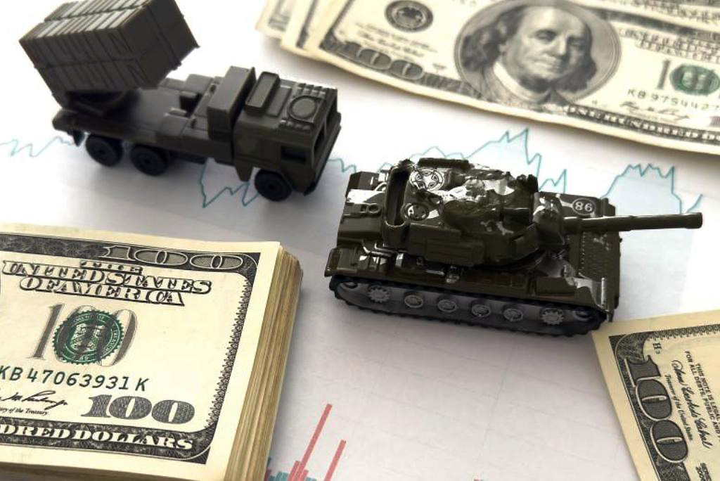 ومن المتوقع أن يصل الإنفاق العسكري العالمي إلى 2900 مليار دولار في عام 2025