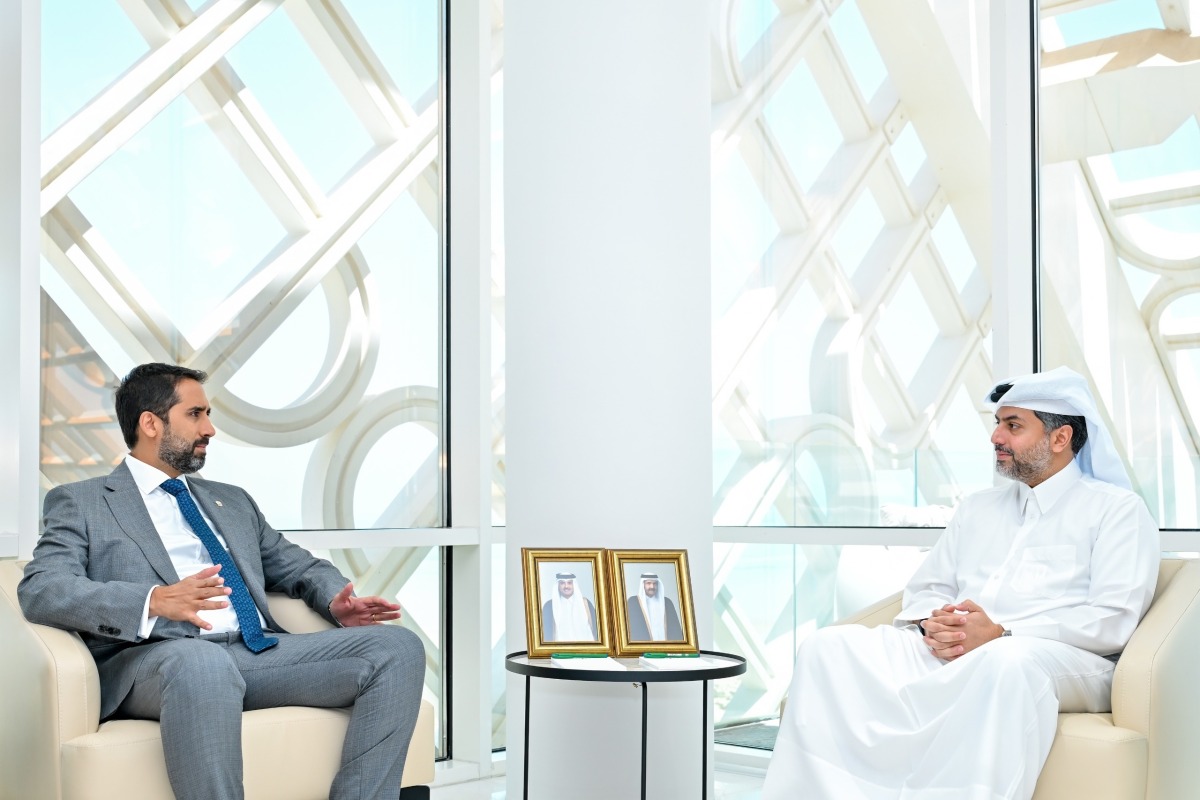 الرئيس التنفيذي لهيئة المناطق الحرة يجتمع مع سفير بنما