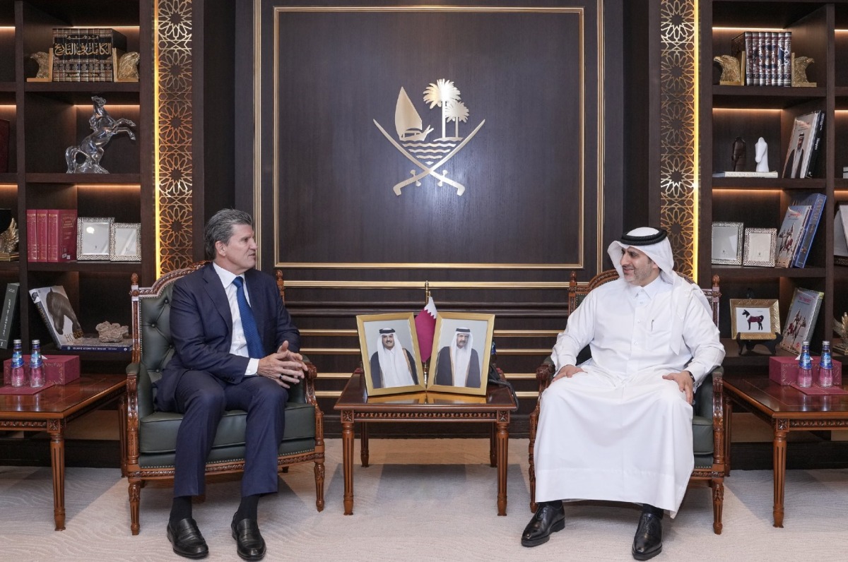 محافظ مصرف قطر المركزي يجتمع مع رئيس مجلس إدارة شركة جنرال أتلانتيك