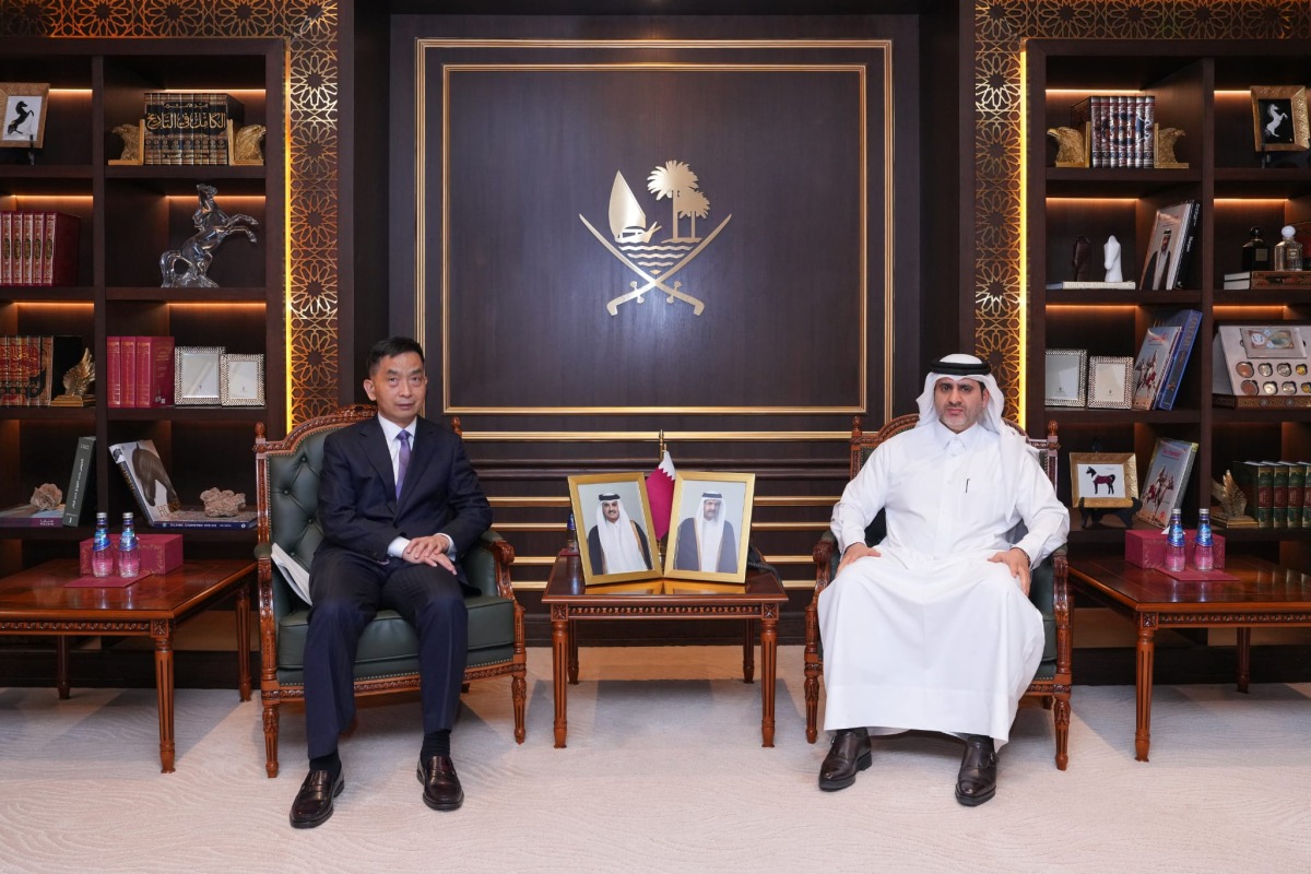 محافظ مصرف قطر المركزي يجتمع مع سفير جمهورية الصين الشعبية لدى البلاد
