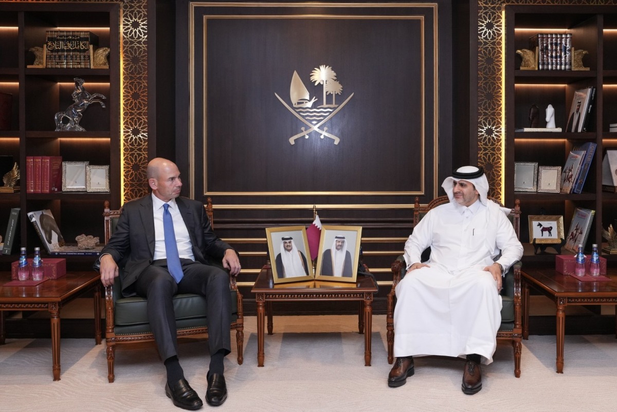 محافظ مصرف قطر المركزي يستعرض مع أحد أعضاء مجلس إدارة بلومبرج أبرز التطورات المالية والاستثمارية العالمية محافظ مصرف قطر المركزي يستعرض مع أحد أعضاء مجلس إدارة بلومبرج أبرز التطورات المالية والاستثمارية العالمية