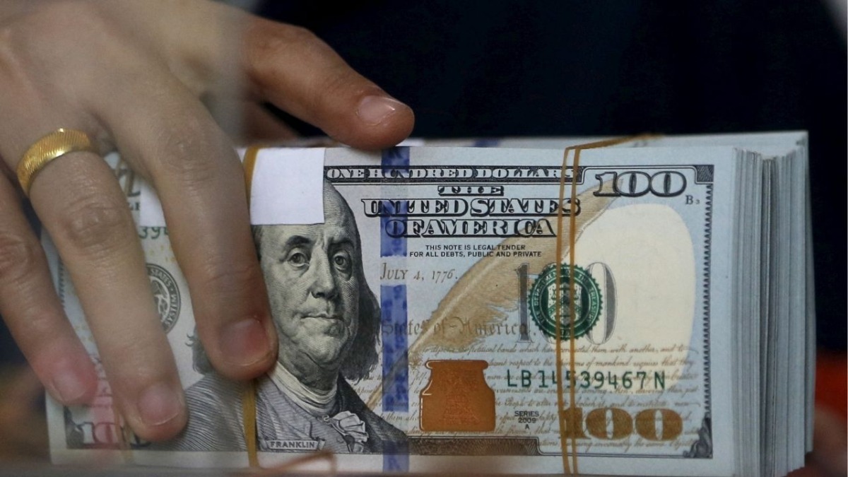 الدولار يتراجع مع تزايد الآمال بالتوصل إلى اتفاق لإنهاء الحرب في الشرق الأوسط الدولار يتراجع مع تزايد الآمال بالتوصل إلى اتفاق لإنهاء الحرب في الشرق الأوسط