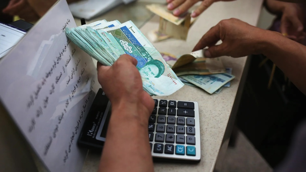 وتضغط إيران للإفراج عن 100 مليار دولار من الأصول المجمدة كجزء من المفاوضات مع الولايات المتحدة