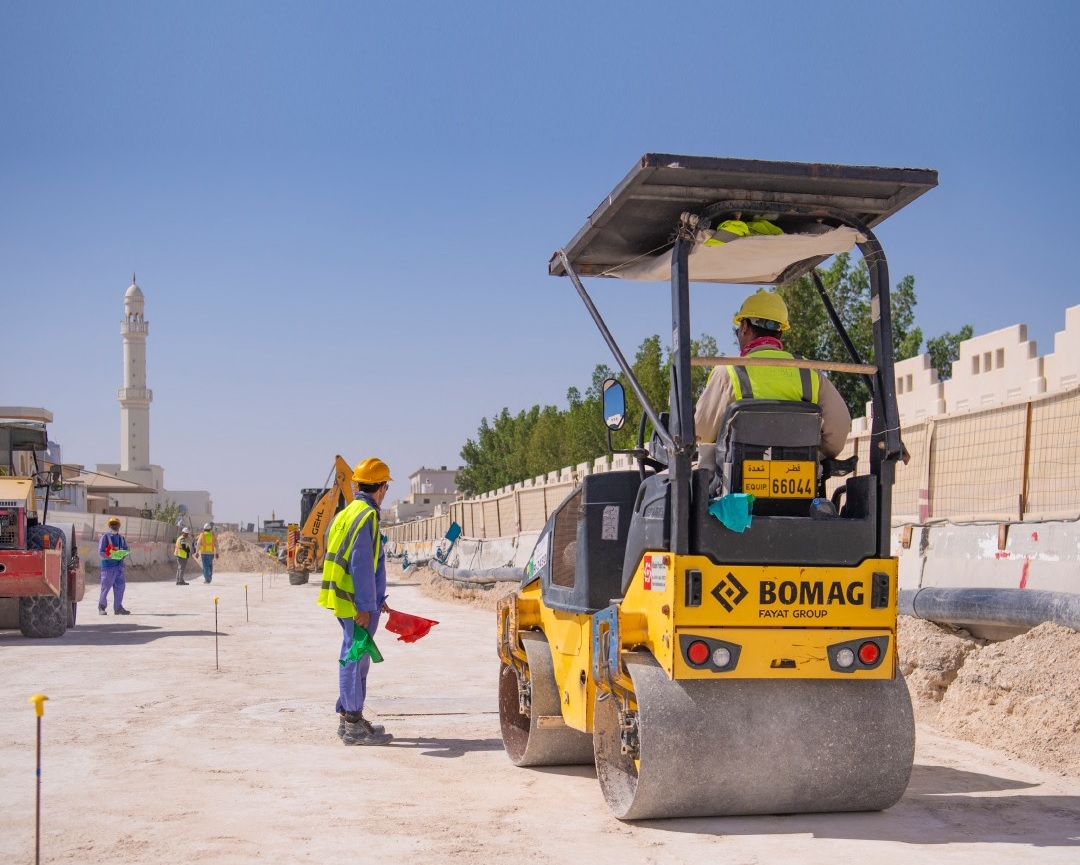 “أشغال”: تقدم في مشروع الطرق والبنية التحتية لخدمة 250 قطعة أرض و5 مجمعات سكنية في بوسدرة وفريج المناصير